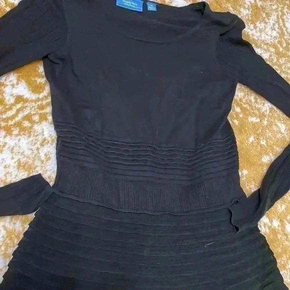 Simply Vera Wang fit and flare tiered, long sleeve, soft, black dress XS - Picture 4 of 6